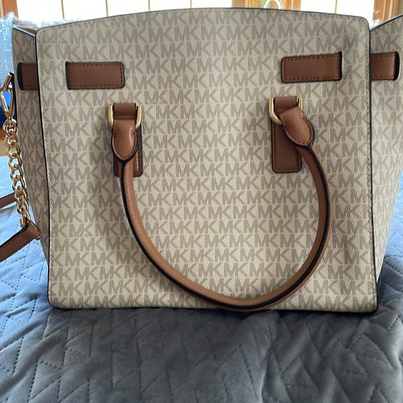 Michael Kors Hamilton white logo 11.5” x 10” x 5.5” good condition - Picture 3 of 5